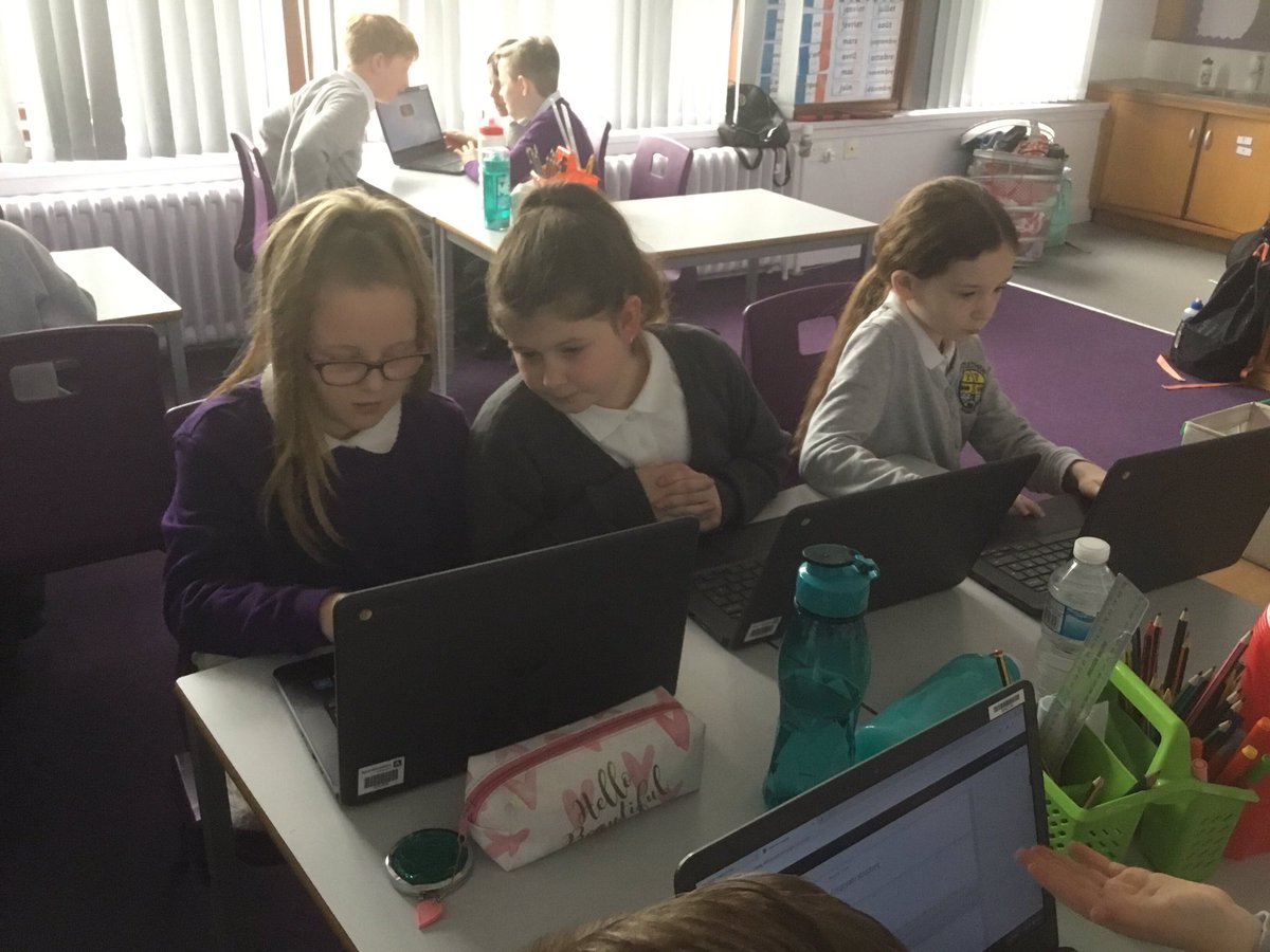 Portyschool's tweet photo. P6 were supporting their P5 buddy class to create a Sway presentation. #Sway #buddywork https://t.co/9hezJk3yTA