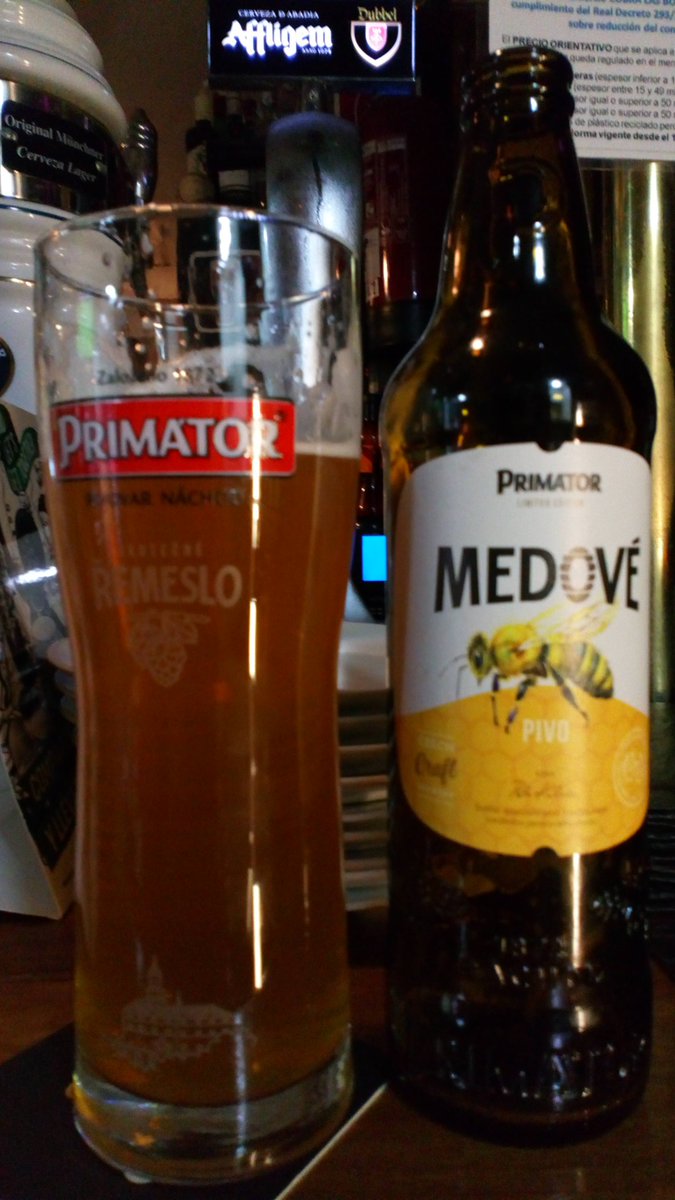 metatron352000's tweet photo. It was good to try Primator Medove brought by @DircomMikel and @Primator_ES in @SenyCerveceria. Looks good, but shouldn't be named Medove (Honey) because there very difficult to find a honey touch. Good to share your conversation with #CraftBeer #Millennials https://t.co/YaCPoFozWR