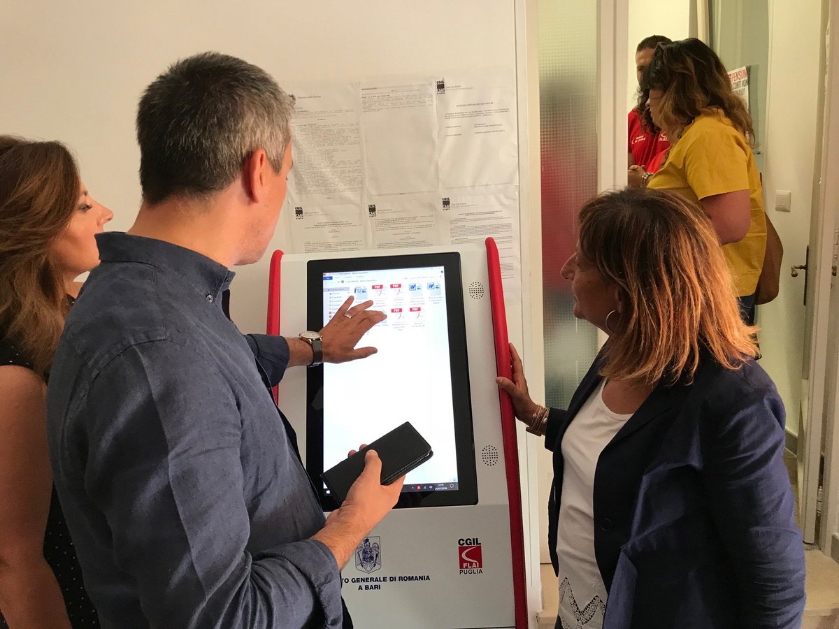 RaiseUpEu's tweet photo. Over 35,000 Romanian citizens work and live in Puglia. Out of 9,700 workers in #agriculture, half do not work for more than 50 days: this means not having access to social security benefits; it means that they are #exploited. https://t.co/UDG8GrMw0k