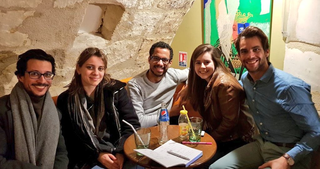 lesjem37's tweet photo. 🍻 Les @JeunesMacron étaient en afterwork hier soir pour évoquer de nombreux sujets d'actualité et préparer les actions à venir ! 💪

😎 Vous allez nous voir ces prochaines semaines ! ����🙋‍♂️ https://t.co/kqL1lCNqrW