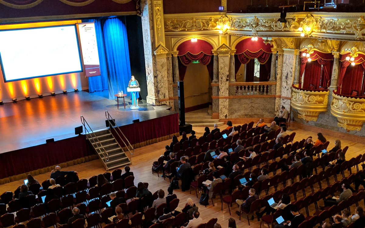 AlzResearchUK's tweet image. As @MattHancock MP reveals he’s taken a genetic risk test for disease, scientists at #ARUKconf have been exploring developments in risk testing for early Alzheimer’s and when would be the right time to have those discussions. Lots of progress, but much more work still to do.