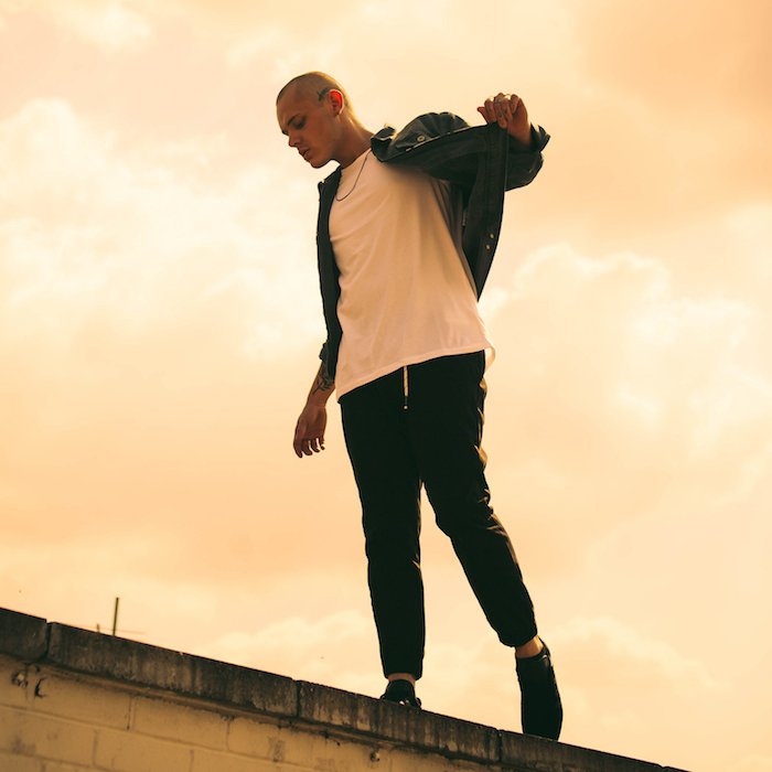 PREMIERE: @iamdancrossley is moving on, claiming his independence - 'Mind Games' is a biting adieu to an ex... clashmusic.com/news/dan-cross…