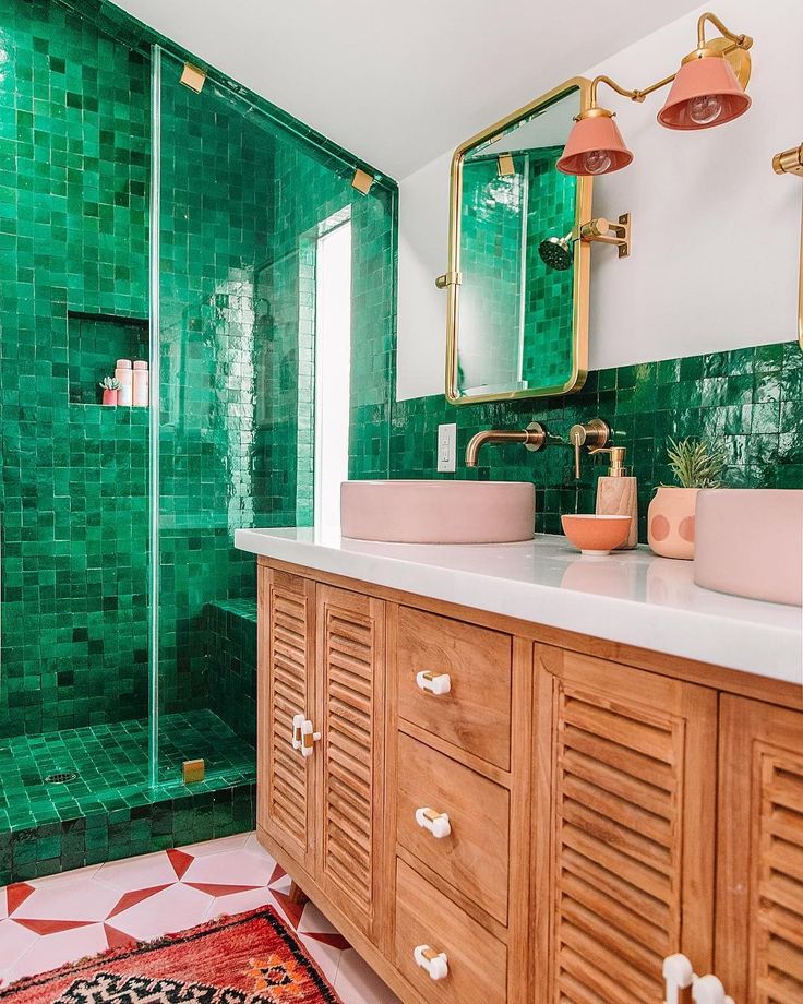 Green tile and pink sinks combine in this bright and bold retro-inspired green bathroom. #bathroomdecor #bathroomdesign #greenbathroom: Green tile and pink sinks combine in this bright and bold retro-inspired… dlvr.it/R1BM9V 輸入代行・IT支援 sgy.co.jp