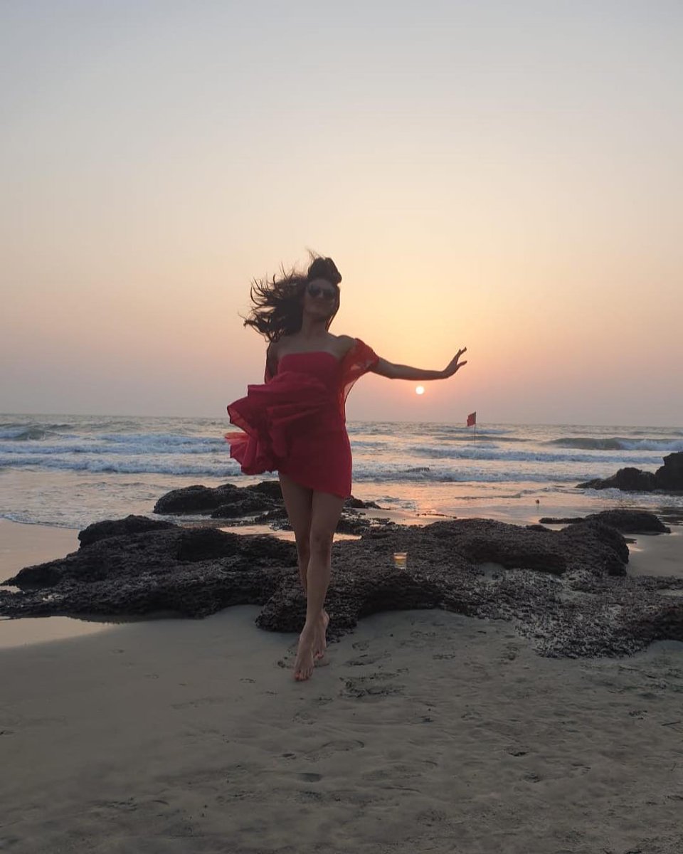 Mouni Roy's latest vacation pictures are breathtaking. @mouniroy_fc