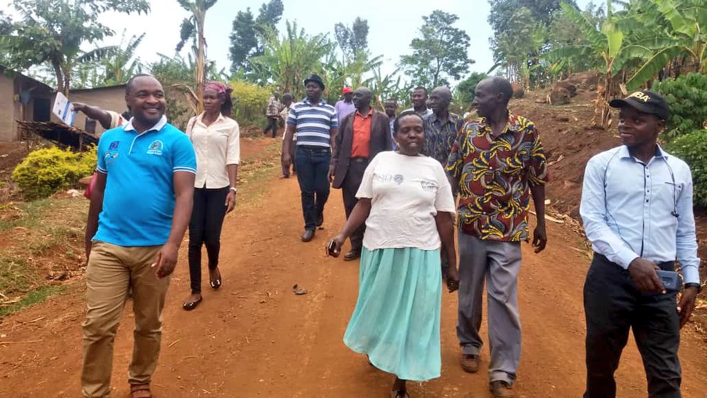 akiamarthaogasi's tweet photo. #WSDfEworks: Inspection of household tap connections in Bulegeni Town Council #LeavingNoOneBehind #SDG6 @okidi64 @HonKibuule @Alitogj @KafeezaA @UmbrellasWatsan @min_waterUg @DailyMonitor https://t.co/S7e6G1LpJe