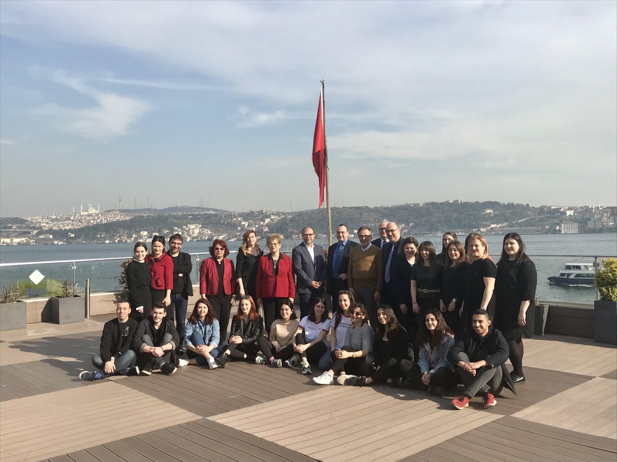 İLAD İletişim Araştırmaları Derneği Bahçeşehir Üniversitesi İletişim Fakültesi Halkla İlişkiler Programını akredite etti. Akreditasyon sertifikası fakülte dekanı Prof. Dr. H. Kemal Suher'e İLAD Başkanı Prof. Dr. Aysel Aziz tarafından takdim edildi.