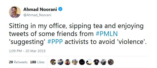 alisalmanalvi's tweet photo. Ahmad Noorani praising Police officials for taking on the 'terrorists' of #PTI and #PAT. 
Also Ahmad Noorani lambasting the #PMLN friends for suggesting #PPP 'activists' to avoid 'violence'.

#HypocrisyGalore https://t.co/AmOUIL76mE
