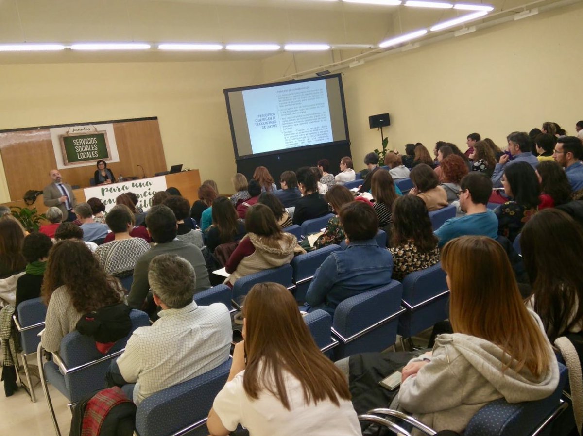 ctamayolacalle's tweet photo. Gran interés en las @JSSocialLogrono por la protección de datos en la gestión de #ServiciosSociales. @inakiPariente ha dado en la 🎯 https://t.co/kN2FJwPe8i