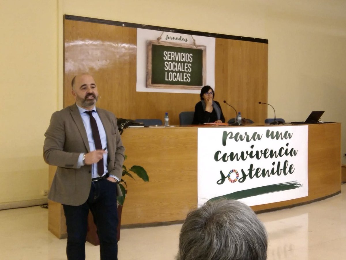 ctamayolacalle's tweet photo. Gran interés en las @JSSocialLogrono por la protección de datos en la gestión de #ServiciosSociales. @inakiPariente ha dado en la 🎯 https://t.co/kN2FJwPe8i