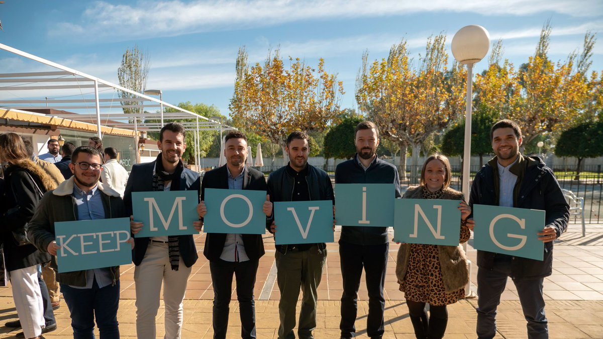 Gesthispania10's tweet photo. ¿Quieres seguir avanzando con nosotros? #WeWantYou 👉 Tenemos dos ofertas para desarrolladores web tanto de Back como Front end. Mándanos tu cv usando nuestro formulario, ¡estamos deseando conocerte! 
https://t.co/PiiUdVkubK https://t.co/FcPcC7SUYu