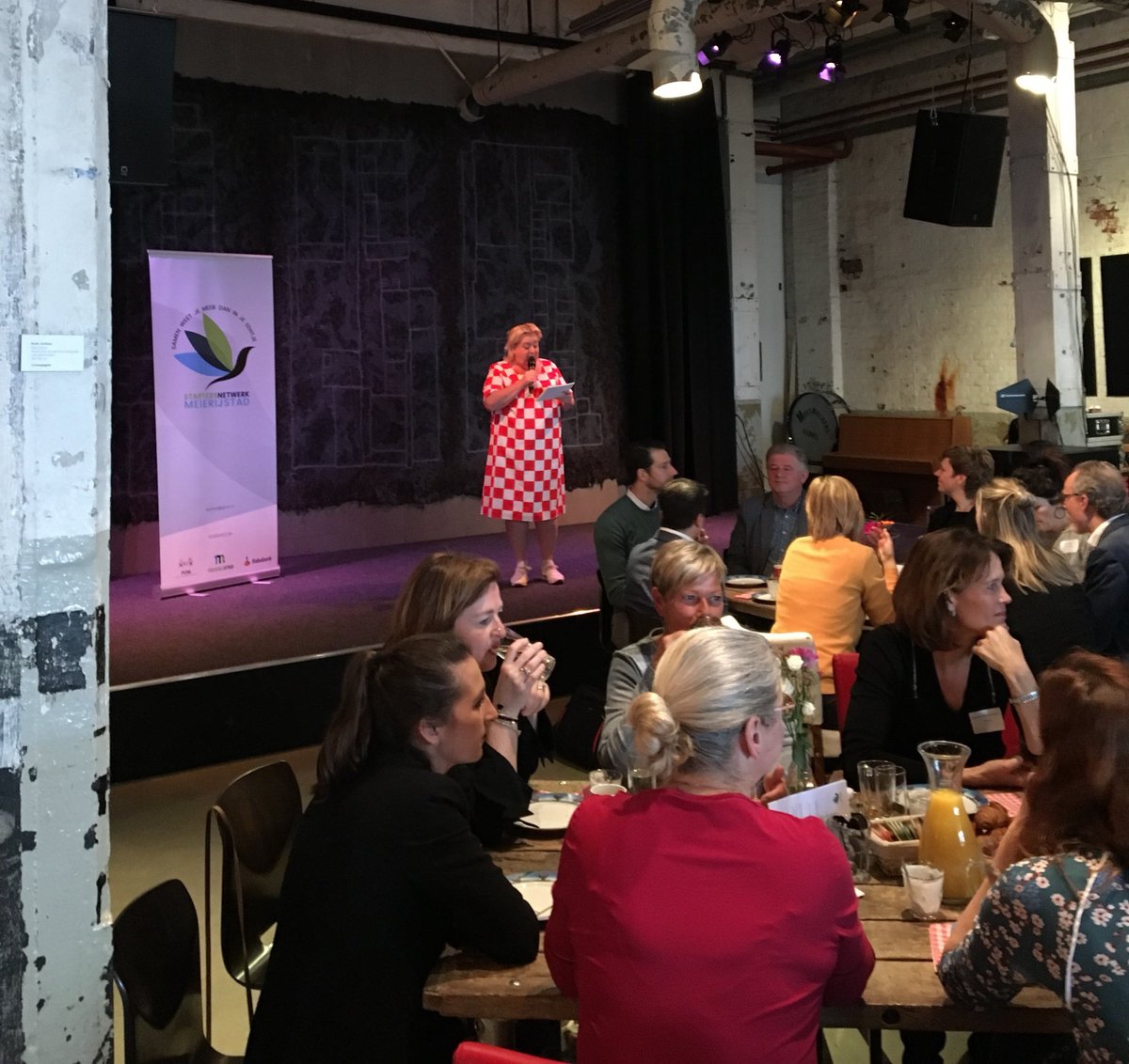Vanmorgen al mogen presenteren netwerkontbijt, startersnetwerk Meierijstad vanuit Noordkade Veghel. <a href="/POMeierijstad/">POM Meierijstad</a> <a href="/GemMeierijstad/">Gemeente Meierijstad</a> @RaboUdenVeghel