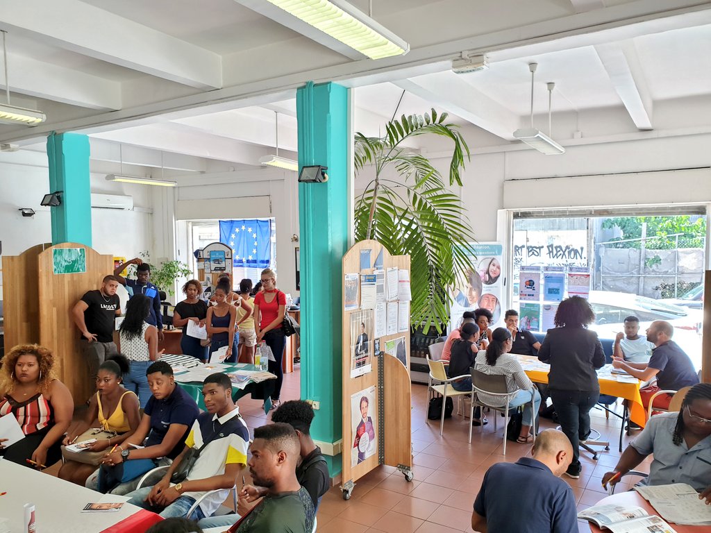 CRIJ974's tweet photo. #Minserer 📷 Retour en images sur #CRIJTaVie Level Up de ce matin où des #jeunes de #E2CR ont appris à valoriser leurs #compétences informelles au @CRIJ974 #LaReunion avec association #LILOMOTS #CARIFOREF @JCEStDenis974 @JBusiness974 https://t.co/4LvXQfHJAz