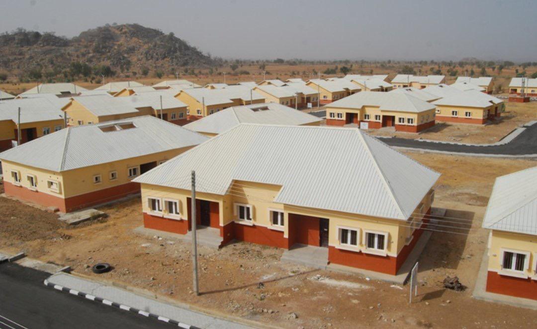 __yellows's tweet photo. Nigeria; affordable housing is becoming realistic under President Muhammadu Buhari.

Have a glance at the ongoing 40 units of the National Housing Programme in Bauchi State. #NextLevelNigeria #PMBProjects ! https://t.co/p5jQnB35vf