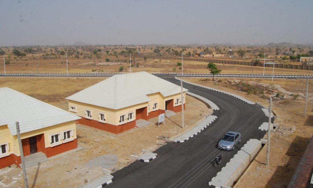 __yellows's tweet photo. Nigeria; affordable housing is becoming realistic under President Muhammadu Buhari.

Have a glance at the ongoing 40 units of the National Housing Programme in Bauchi State. #NextLevelNigeria #PMBProjects ! https://t.co/p5jQnB35vf