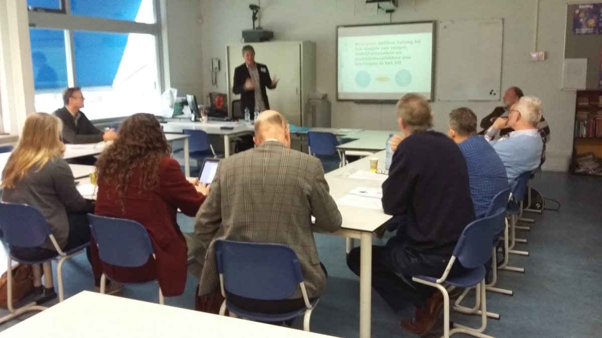 Vakcolleges's tweet photo. Inspirerende studiedag voor Valcolleges in Maarsbergen. Met keynote Richard Hooijdonk, workshops door Vakcolleges en uitwisseling in vakgroepen. https://t.co/1j4ahVSKMb
