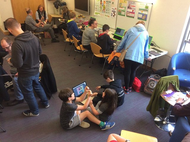 bplraspjam's tweet image. Join us on April 13 at Palatine Library Blackpool for our next Jam, and this time we are helping the Easter Bunny collect eggs in @scratch and creating Easter decorations with @microbit_edu
blackpoolraspberryjam.co.uk/easter-jam-apr… #rjam
