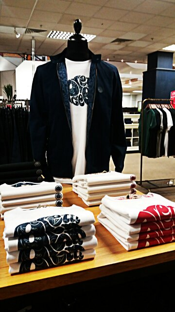 PG_SolihullHOF's tweet photo. Get fresh this sunny Wednesday with our classic LOGO PRINT T SHIRT available in many colours and our HARRINGTON JACKETS in our #Solihull store now !!✌️😎 open until 5.30 #prettygreen https://t.co/6ejbOkQYEs