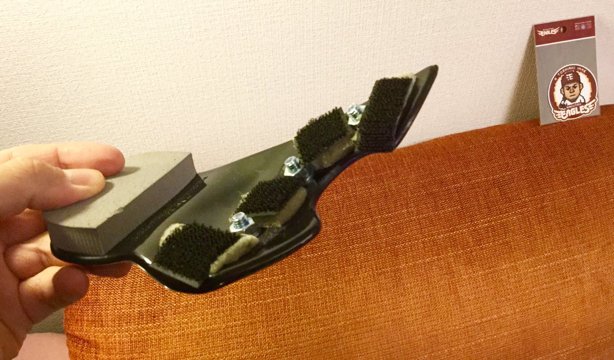 gori_asue8's tweet photo. TOHOKUBLUEで思いっきり活動しているけれど、ヘルメット色が全然違うので、色を調整 🖍 C-FLAPも、ネジで止めてる風にダミーに見せて、裏面はこんな風にしてます😆 #TOHOKUBLUE #CFLAP #フェースガード #今江年晶 #明日江年晶 #RakutenEagles #楽天イーグルス https://t.co/6phgsdTbSY