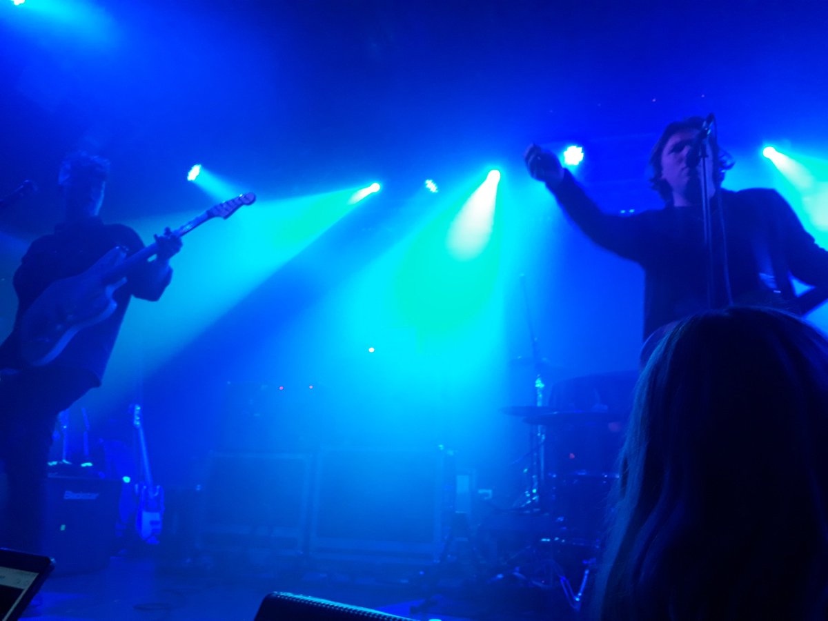 _fandomtrash_'s tweet image. next up #retrovideoclub who were also absolutely brilliant and were making some noise 🤘