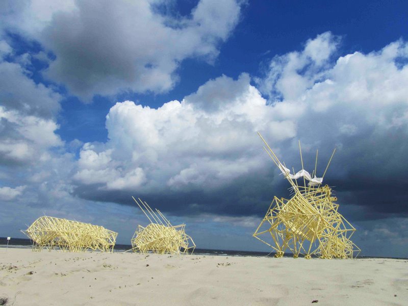 UpTv_ita's tweet image. "Dream Beasts" Avete mai visto le spettacolari "bestie" di Theo Jansen? sono in mostra al Museo Nazionale della Scienza di #Milano #Strandbeests "I confini tra arte e ingegneria esistono solo nelle nostre menti" #TheoJansen @Museoscienza @culturamilano @StrandBeests @inLOMBARDIA