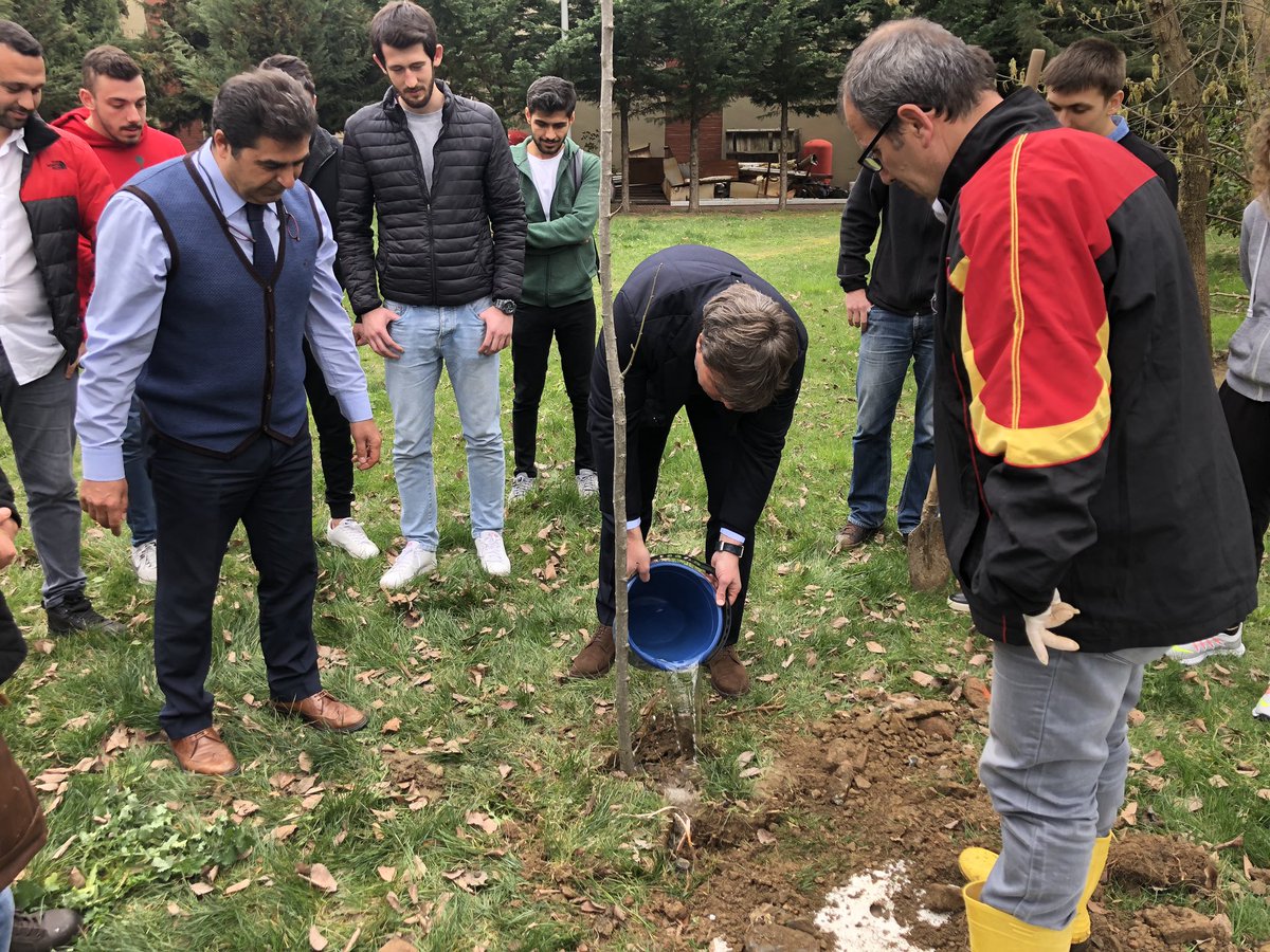 Etkinliklere fidan dikimiyle başladık. Çok teşekkür ediyorum. <a href="/marmara_univ/">Marmara Üniversitesi</a> <a href="/martihareketi/">MARTI</a>
