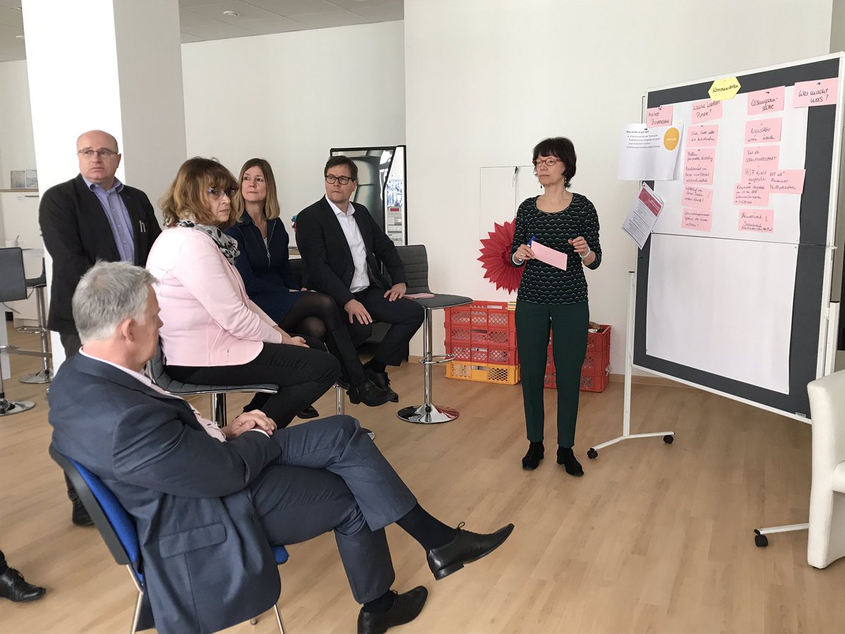 iw_junior's tweet photo. Netzwerk #SCHULEWIRTSCHAFT auf dem Weg in die Zukunft mit einer #Strategiedebatte #2030. #Neuorientierung und #Entwicklung heute in Hannover! #Berufsorientierung #engagement #Schule #Nachwuchssicherung https://t.co/kUM3ldpTZH