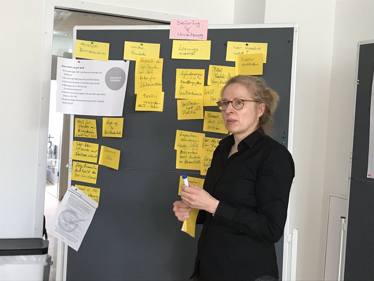 iw_junior's tweet photo. Netzwerk #SCHULEWIRTSCHAFT auf dem Weg in die Zukunft mit einer #Strategiedebatte #2030. #Neuorientierung und #Entwicklung heute in Hannover! #Berufsorientierung #engagement #Schule #Nachwuchssicherung https://t.co/kUM3ldpTZH