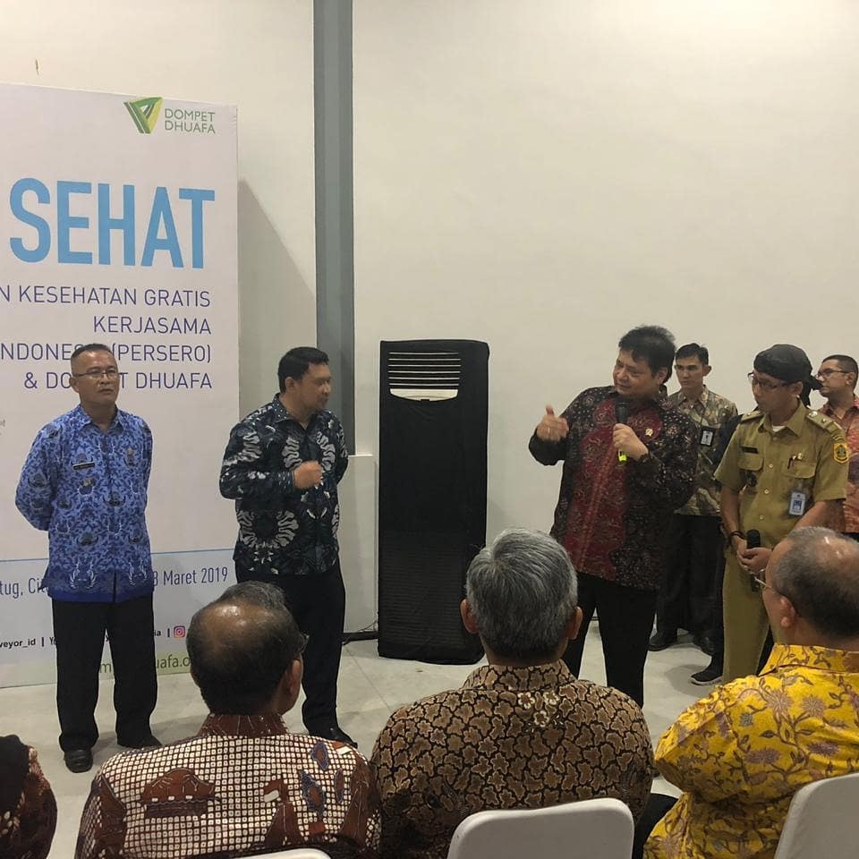 ilhamperman4's tweet photo. Mendampingi Ketum Partai Golkar yg juga Menteri Perindustrian RI dlm Peresmian Lab. Pelumas PT. Surveyor Indonesia dan Kegiatan CSR Sentul - Bogor. 

Dalam kesempatan tersebut, Kades Leuwi Nutug menyampaikan aspirasi mengenai masih banyaknya masyarakat yg belum mendapatkan PKH. https://t.co/sLmROn5Z73