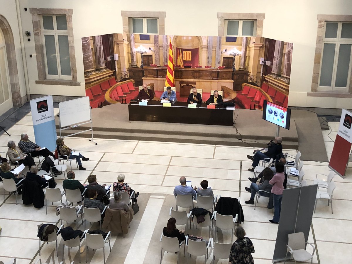 AulaParlament's tweet photo. Avui acabem les sessions del 1r grup de l’#AFOPA, Agrupació d’Aules per a la Gent Gran de Catalunya, que han fet el taller "Parlament i ciutadania. L’experiència de ser diputat”.
Durant quatre jornades han conegut el @parlamentcat a fons i han fet de diputades i diputats. https://t.co/Px2TQ2ViNu