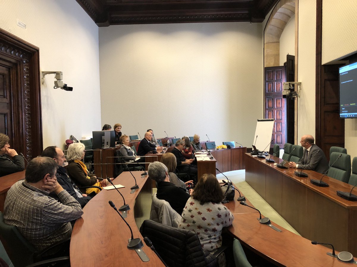 AulaParlament's tweet photo. Avui acabem les sessions del 1r grup de l’#AFOPA, Agrupació d’Aules per a la Gent Gran de Catalunya, que han fet el taller "Parlament i ciutadania. L’experiència de ser diputat”.
Durant quatre jornades han conegut el @parlamentcat a fons i han fet de diputades i diputats. https://t.co/Px2TQ2ViNu