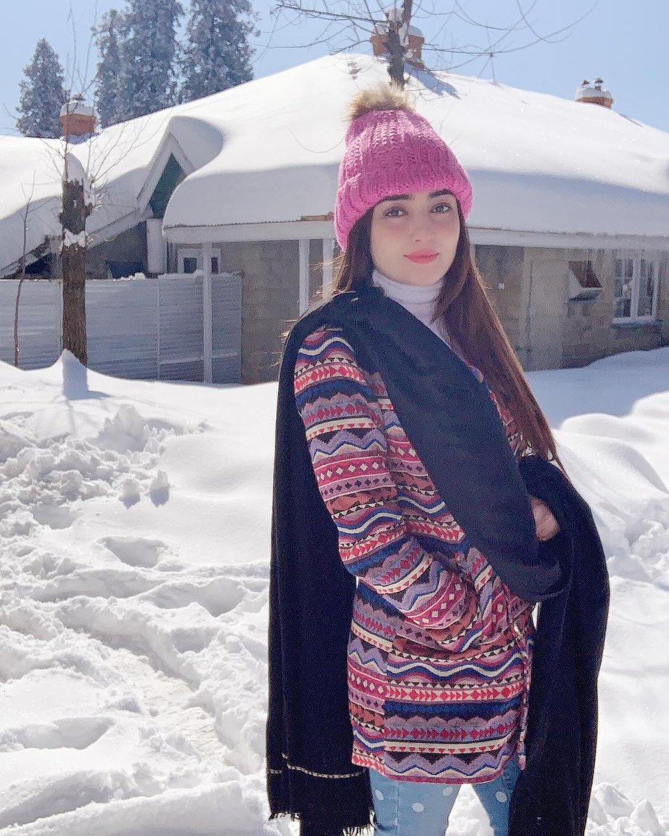 AMGulpanra's tweet photo. Snowy white weather, chilling freezing breeze 🔘💕 #Nathiagali https://t.co/c7If4xY8ZT