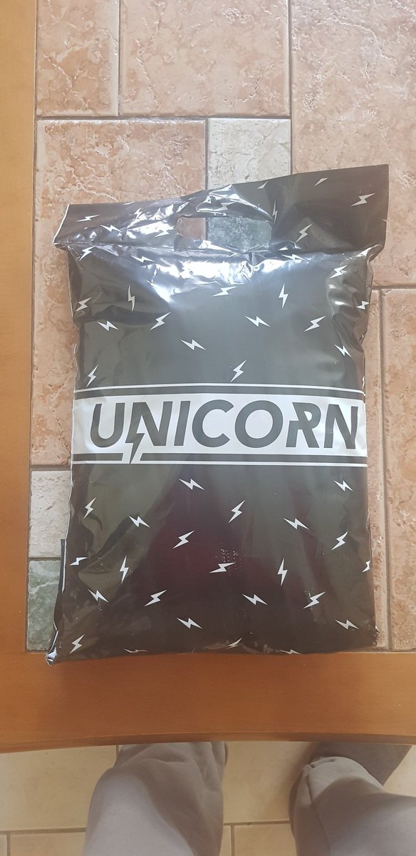 SwanScarlock's tweet photo. Mon ami qui m'offre ça sans me prévenir normal 😱😱😁😍 Merci à lui et à Unicorn pour cette magnifique collection 😍 @UnicornWal @VodKirl https://t.co/zqO6Uwkrl2