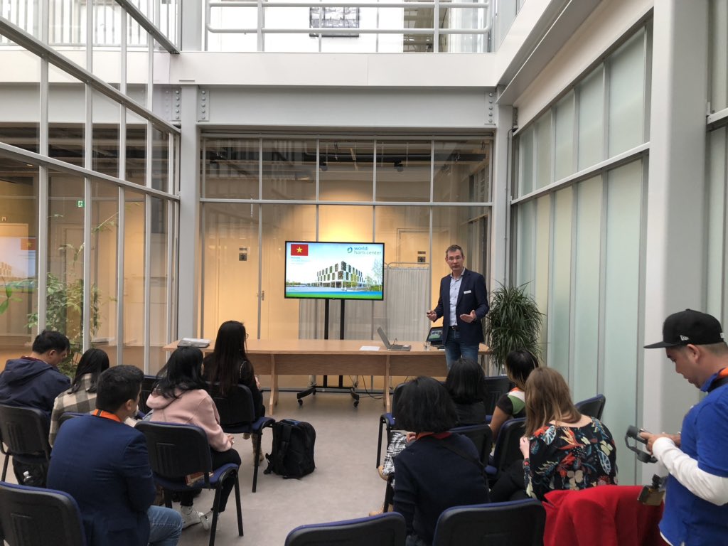 Presenting The Netherlands Vietnam Horti Business Platform for a delegation of Vietnamese press <a href="/WorldHortiCentr/">World Horti Center</a> with <a href="/GakonBV/">Gakon</a> @Kneppelhout @WURfoodbiobased