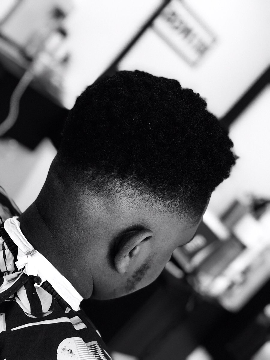 kingsmenbarbers's tweet photo. The details in this cutโ๏ธโ๏ธRight cut for our haircut of the week โ๏ธโ๏ธ๐#kingsmenbarbers #barbershop #salon #mensgrooming #style #haircut #menshair #Andis #wahl #barberbash #londonbarbers #accra https://t.co/L6TY3f7w7k