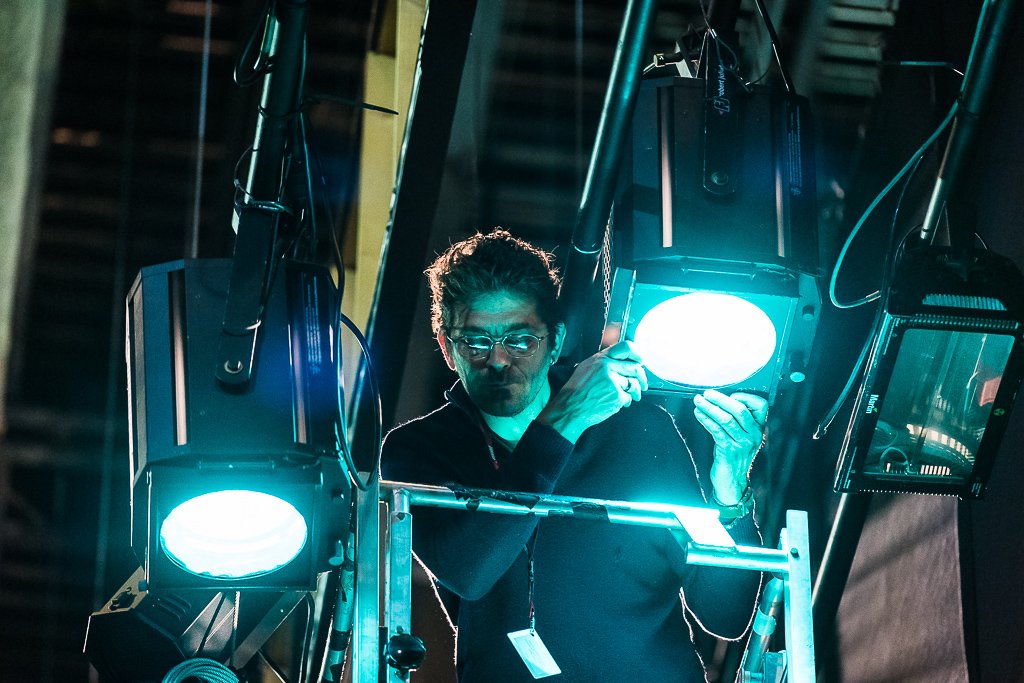 circusnext's tweet photo. [ circusnext at @theatredelacite ]
#publicpresentations
 @milanszypura  has captured for us these moments of program B with Familiar Faces, Andrea Salustri &amp; Collectif Rafale!
Little shout-out to Pierre, one of our miracle worker technicians!
https://t.co/ouM2bN5GNz
#circusnext https://t.co/MxMZa2kSt0