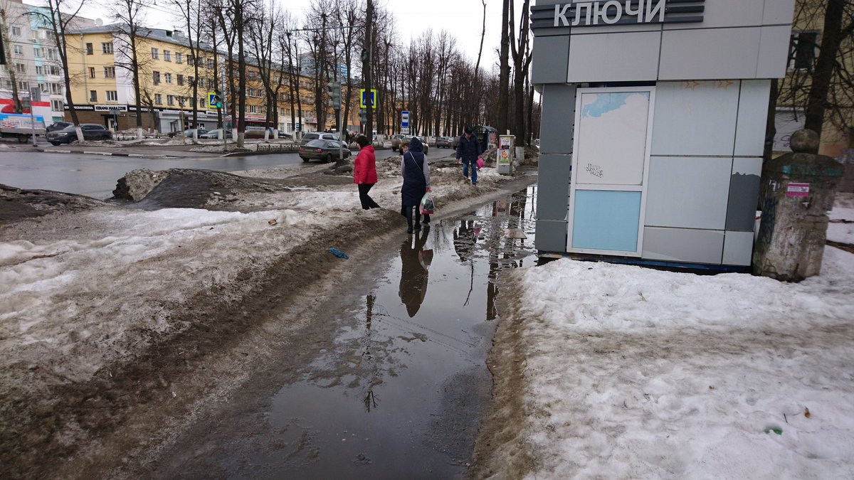 Chernopyatov's tweet photo. Ярославль - город молодых и здоровых! Потому что больным, пожилым и, тем более, инвалидам на таких улицах делать нечего. https://t.co/oyAOgDk8R6
