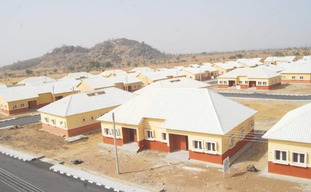 jarmari01's tweet photo. Nigeria; affordable housing is becoming realistic under President Muhammadu Buhari

Have a glance at the ongoing 40 units of the National Housing Programme in Bauchi State. #NextLevelNigeria #PMBProjects!

@AdeBanqie @MP_Muye @Zahrahmusa @angry_ustaaz @APCNigeria https://t.co/DS5nOgosov
