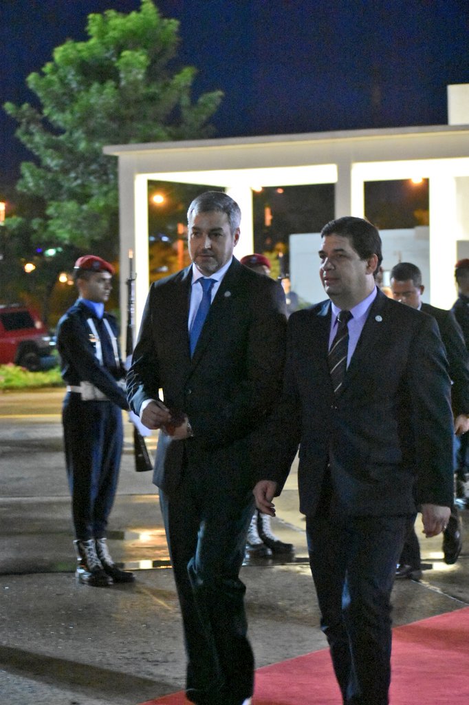 HVelazquezPy's tweet photo. Despedimos al Presidente de la Republica, Mario Abdo que va a Buenos Aires para la Conferencia de Alto Nivel de la ONU. El encuentro es una oportunidad para fortalecer y profundizar los lazos con los demás paises a través de iniciativas de cooperación, éxitos y buen viaje. https://t.co/bUly0CBxxP