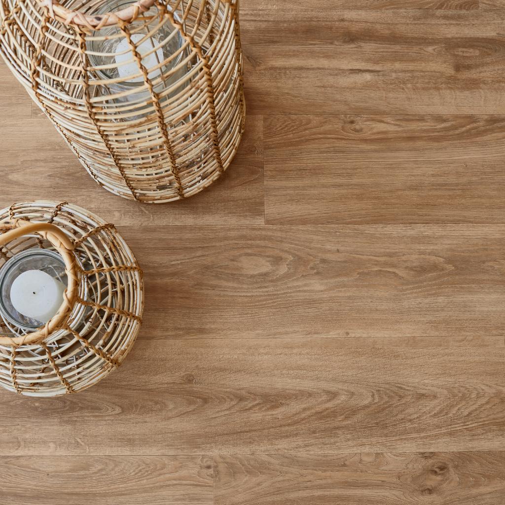 Es un buen momento para crear un ambiente estético y hermoso con la colección Starfloor Click 55 de #Tarkett. El efecto mate de esta gama combinará a la perfección con muebles claros para darle a su hogar un aire elegante. #diseño #arquitectura #decoracion #interiorismo