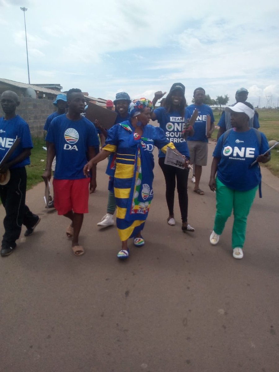 Another BLUE DAY in ward 51 Soweto, briefing underway as we prepare to walk the streets! Bringing a message of hope and change to the residents of Zola and Jabulani! 
#SollyForPremier 
#GPVoteDA 
@Our_DA 
@Makashule 
@nramulifho 
@SollyMsimanga