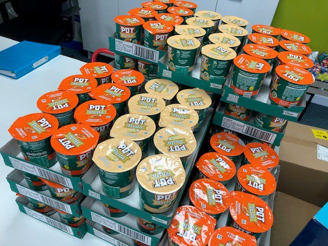 Witney_BIC's tweet photo. We are enjoying some free samples from @TheWorkPerk #TheWorkPerk
@potnoodle #YouCanMakeItalian. Come and collect yours from Reception. https://t.co/Uy1DWobH1t