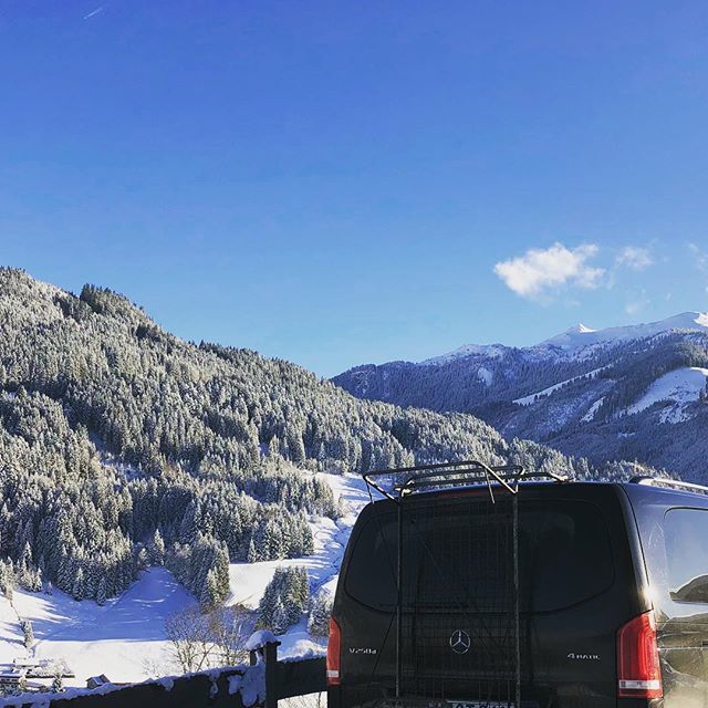 Shuttle4Friends's tweet photo. Beautiful Jochberg 👌

#munichskishuttle #limousinenservice #chauffeurservice #ski #snow #sun #mercedes #jochberg #vip #luxury #sky #alps #mountains https://t.co/18h7TRSuM2 https://t.co/ljLmmYa4cc