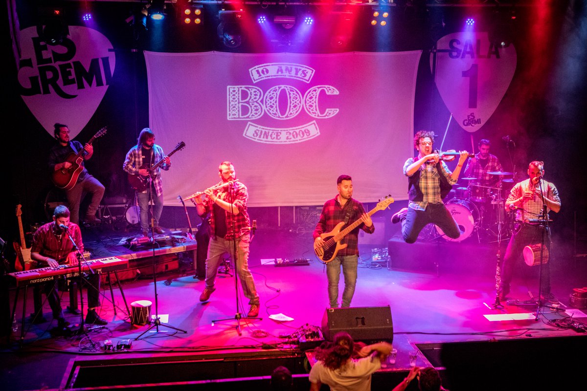 BOCoficial's tweet photo. MOLTES GRÀCIES a tots els que vau venir dissabte al concert dels 10 anys de BOC, la ressaca ens ha durat fins avui!! 🔥🔥🔥

Si vàreu fer vídeos o fotos del concert, envieu-nos-les i les anirem publicant 🤘

#10anysBOC #ComUnBoc #BocFamily #BOC #folk #music https://t.co/CUAJkhUMCE