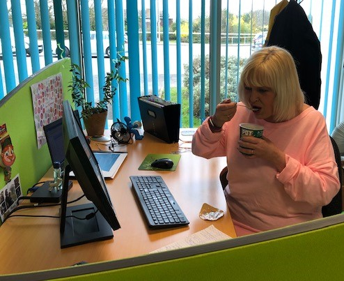 Witney_BIC's tweet photo. We are enjoying some free samples from @TheWorkPerk #TheWorkPerk
@potnoodle #YouCanMakeItalian. Come and collect yours from Reception. https://t.co/Uy1DWobH1t