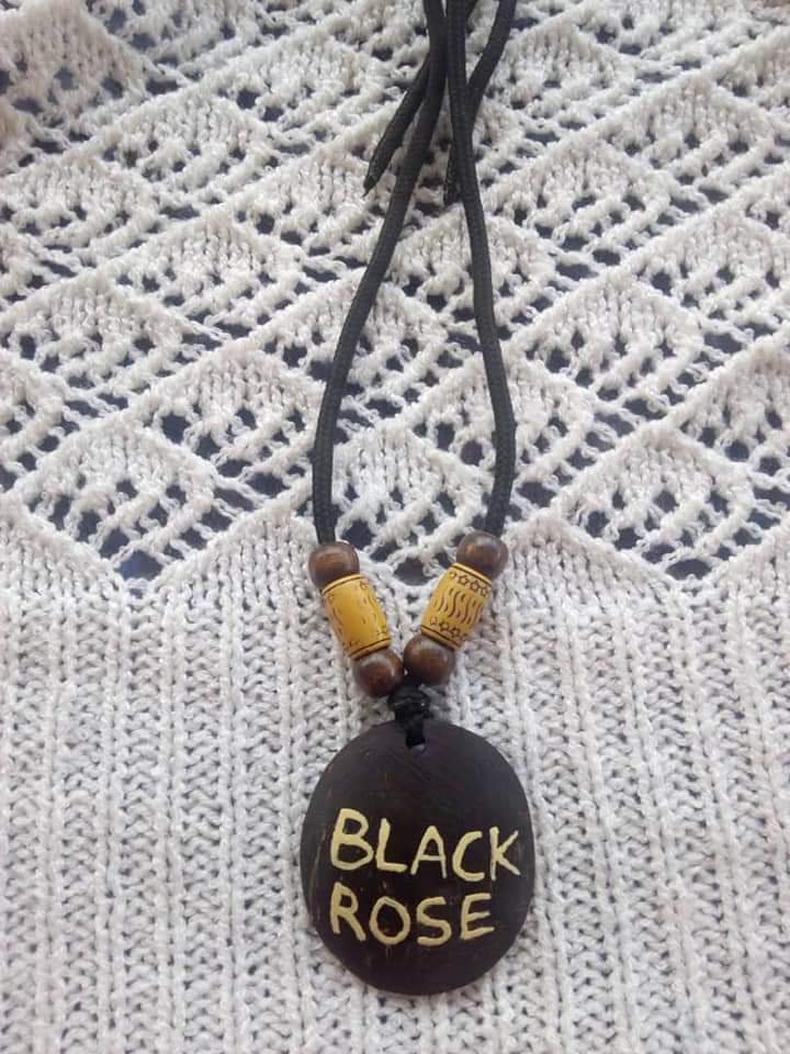 HenriettaNwanji's tweet photo. Pendant made from #coconutshell

I recycle coconut shells into fashion accessories.

You too can rock this beauty of art from waste. 
#TheCoconutProf #art #Africa #fashion #Recycle #waste #craft https://t.co/7kObEdeJgG