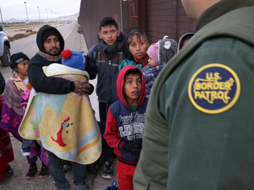 abc_columbia's tweet image. US to stop detaining some migrant families apprehended at border bit.ly/2Tkv5ya #CustomsAndBorderProtection #Migrants #Texas