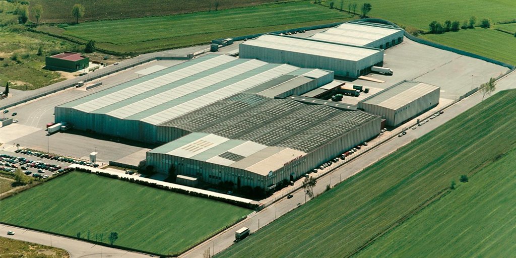 transgourmet_es's tweet photo. Actualmente contamos con un total de 162.200 m2 de superficie logística sumando los de nuestras seis plataformas, situadas en #Vilamalla, #FuentedePiedra, #Tortosa, #Burgos, #Ingenio y #Torrejón de Ardoz. https://t.co/srZuG0FdzN