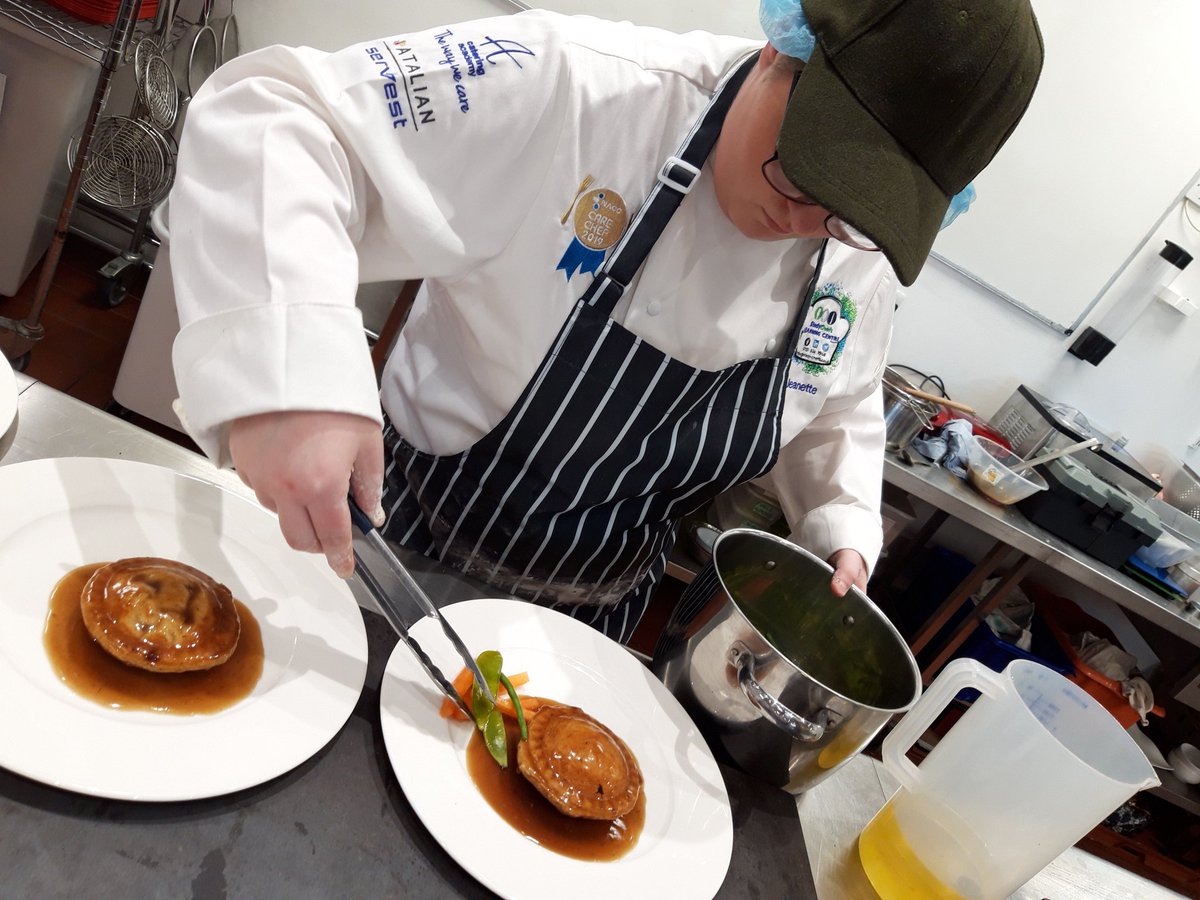 EllenClayton11's tweet photo. #maincourses are being finished off ready to present @NACCCaterCare #north #CARECHEF2019 @TraffordCollege Amazing work everybody. I don't envy the judges: @Lwagstaffe @JanineNelson @tucochair @molly_shaher https://t.co/Fwg01IwqmF