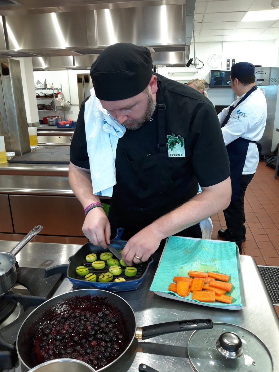 EllenClayton11's tweet photo. #maincourses are being finished off ready to present @NACCCaterCare #north #CARECHEF2019 @TraffordCollege Amazing work everybody. I don't envy the judges: @Lwagstaffe @JanineNelson @tucochair @molly_shaher https://t.co/Fwg01IwqmF