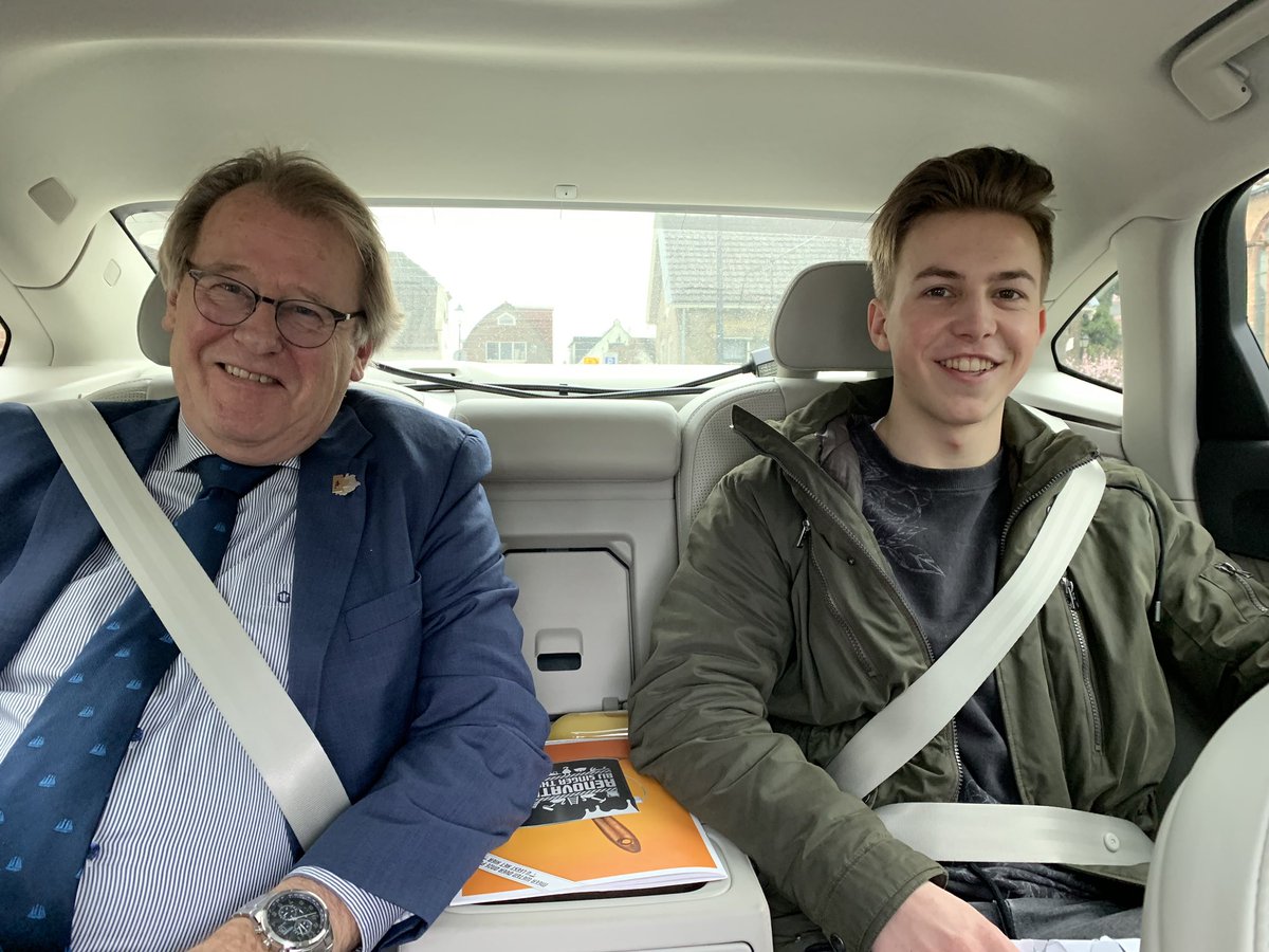 JaapSmitCdK's tweet photo. Mijn derde #stemdate, @matthijs_buijs in @Lansingerland. Mooie tournee door @zuid_holland met jonge mensen die voor de eerste keer mogen en gaan stemmen. Onze vrijheid en democratie zijn van grote waarde, daarom:doe mee! #StemSamen #jijmaghetzeggen https://t.co/YucqRoqc4c